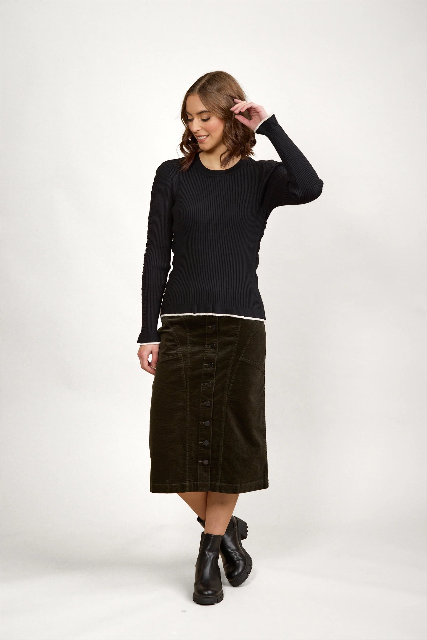 Knewe 2031 Luxe Sweater – Chocolate/Black
