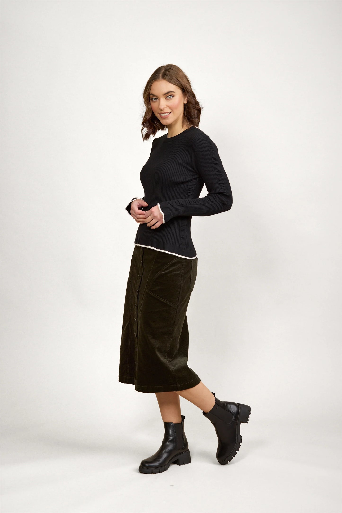 Knewe 2031 Luxe Sweater – Chocolate/Black