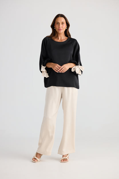 OUI OUI TOP BRAVE & TRUE