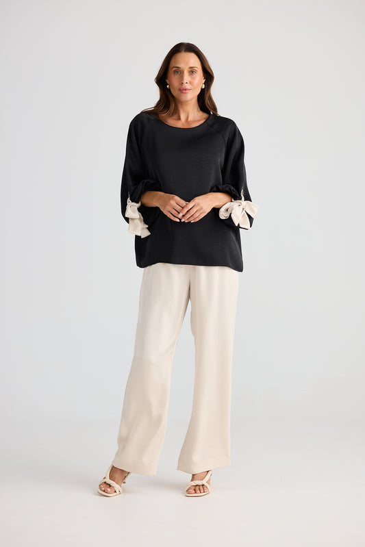 OUI OUI TOP BRAVE & TRUE