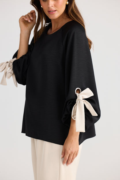 OUI OUI TOP BRAVE & TRUE