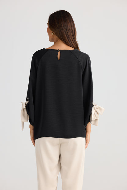 OUI OUI TOP BRAVE & TRUE